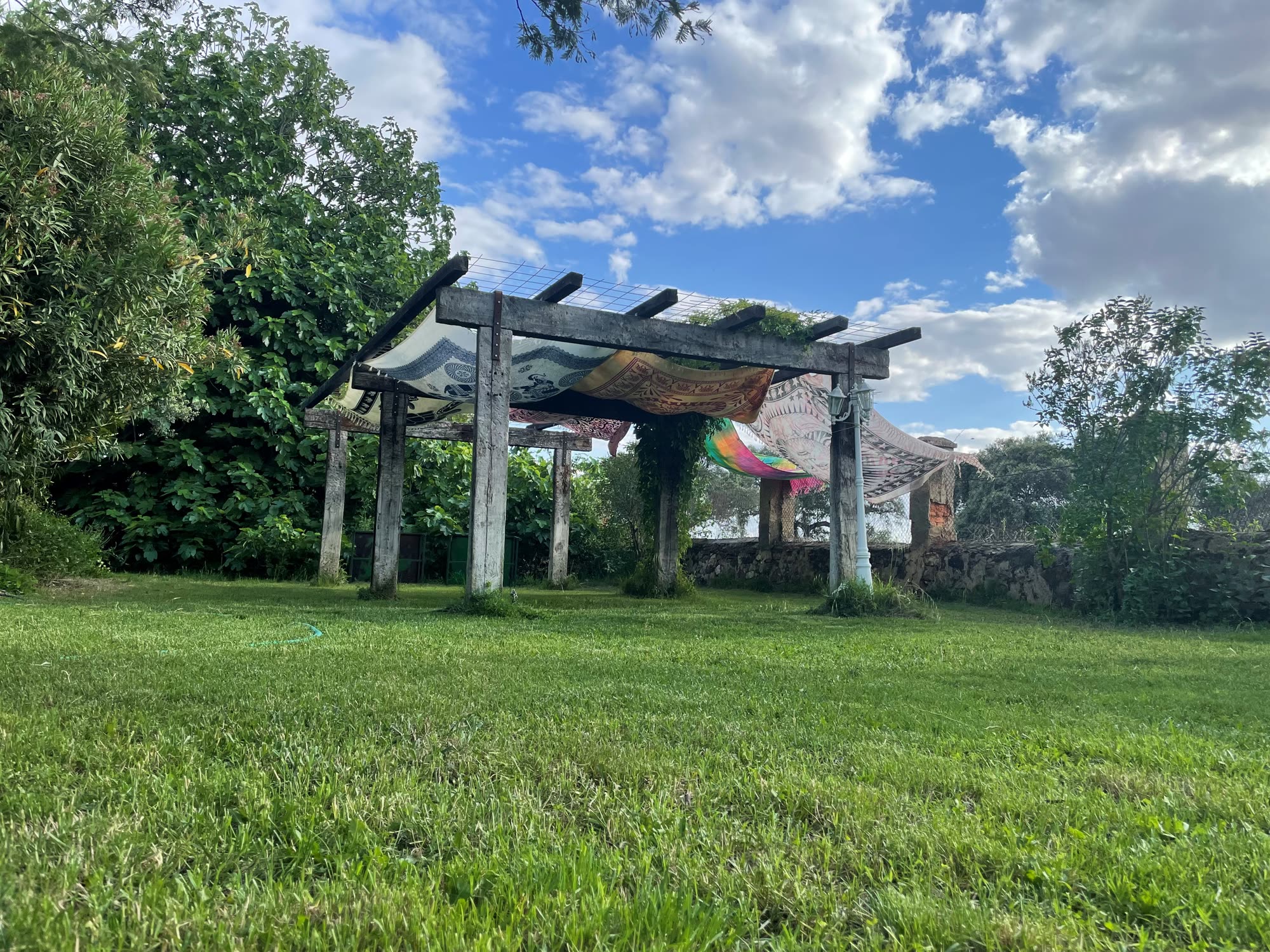 Pérgola del cortijo lista para una celebración.